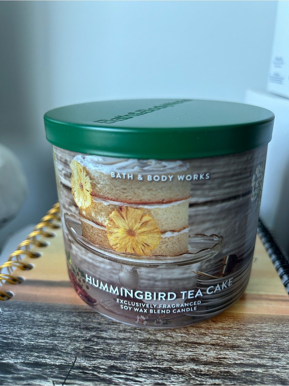 Bath and Body Works Hummingbird Tea Cake 3 wick candle